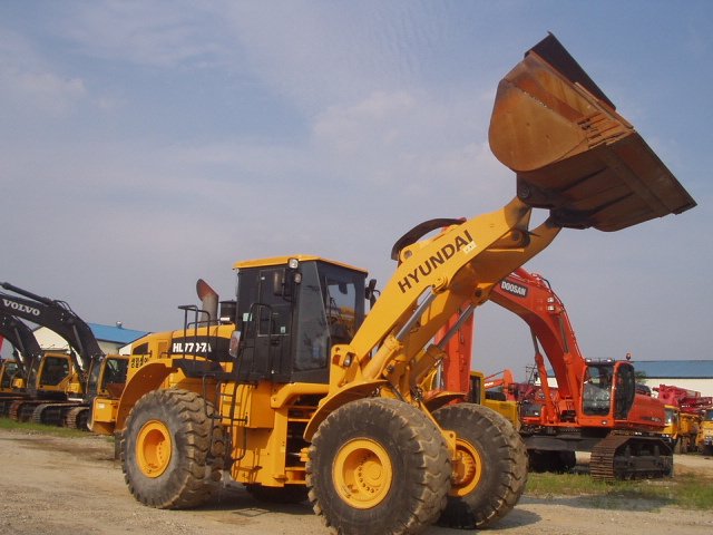 hyundai770_3.jpg